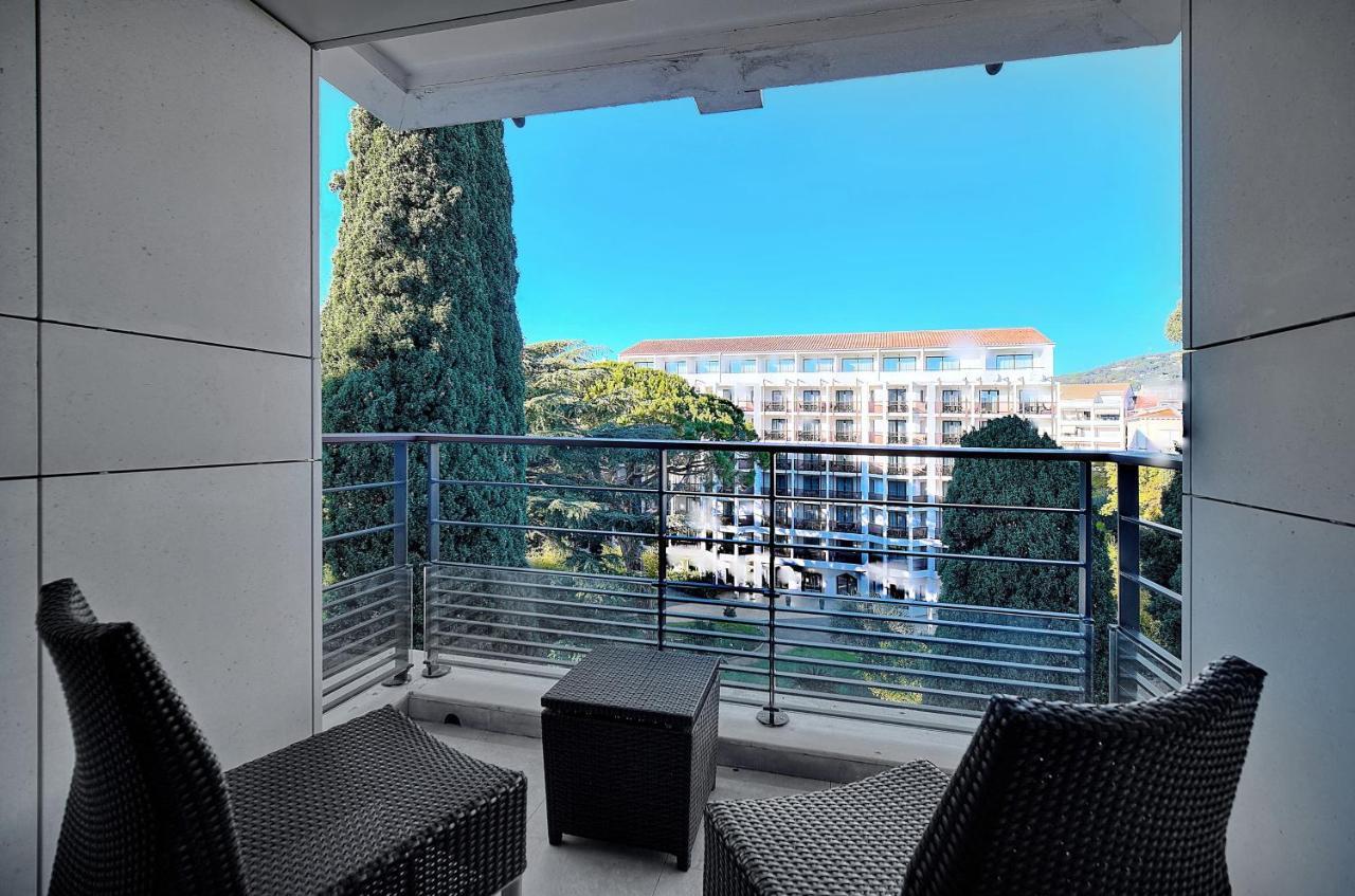 Carlton Riviera كان المظهر الخارجي الصورة