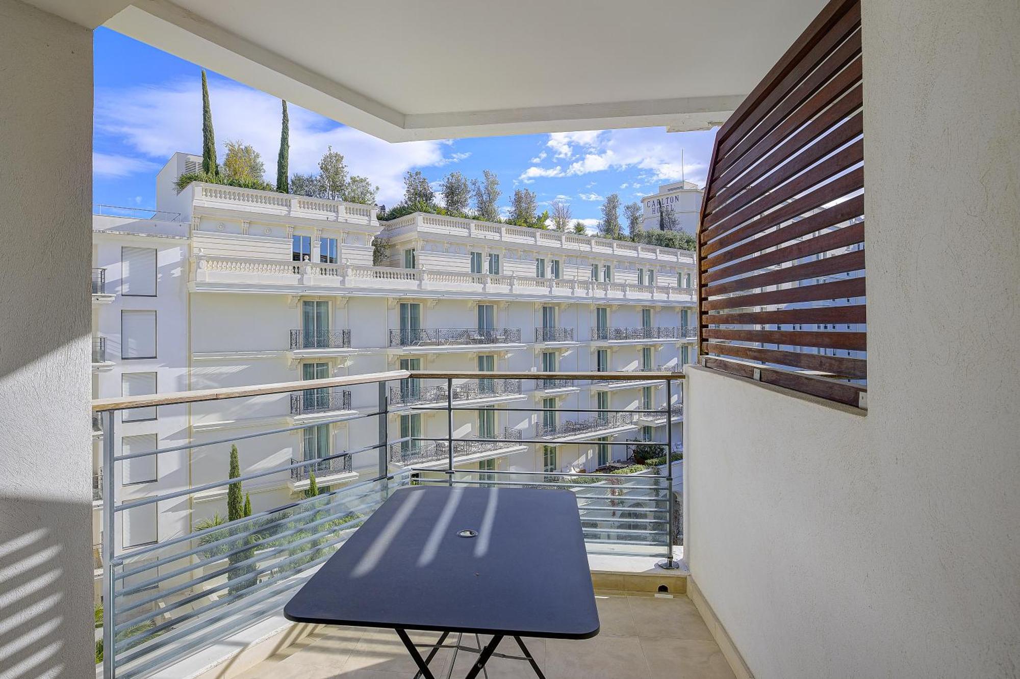 Carlton Riviera كان المظهر الخارجي الصورة