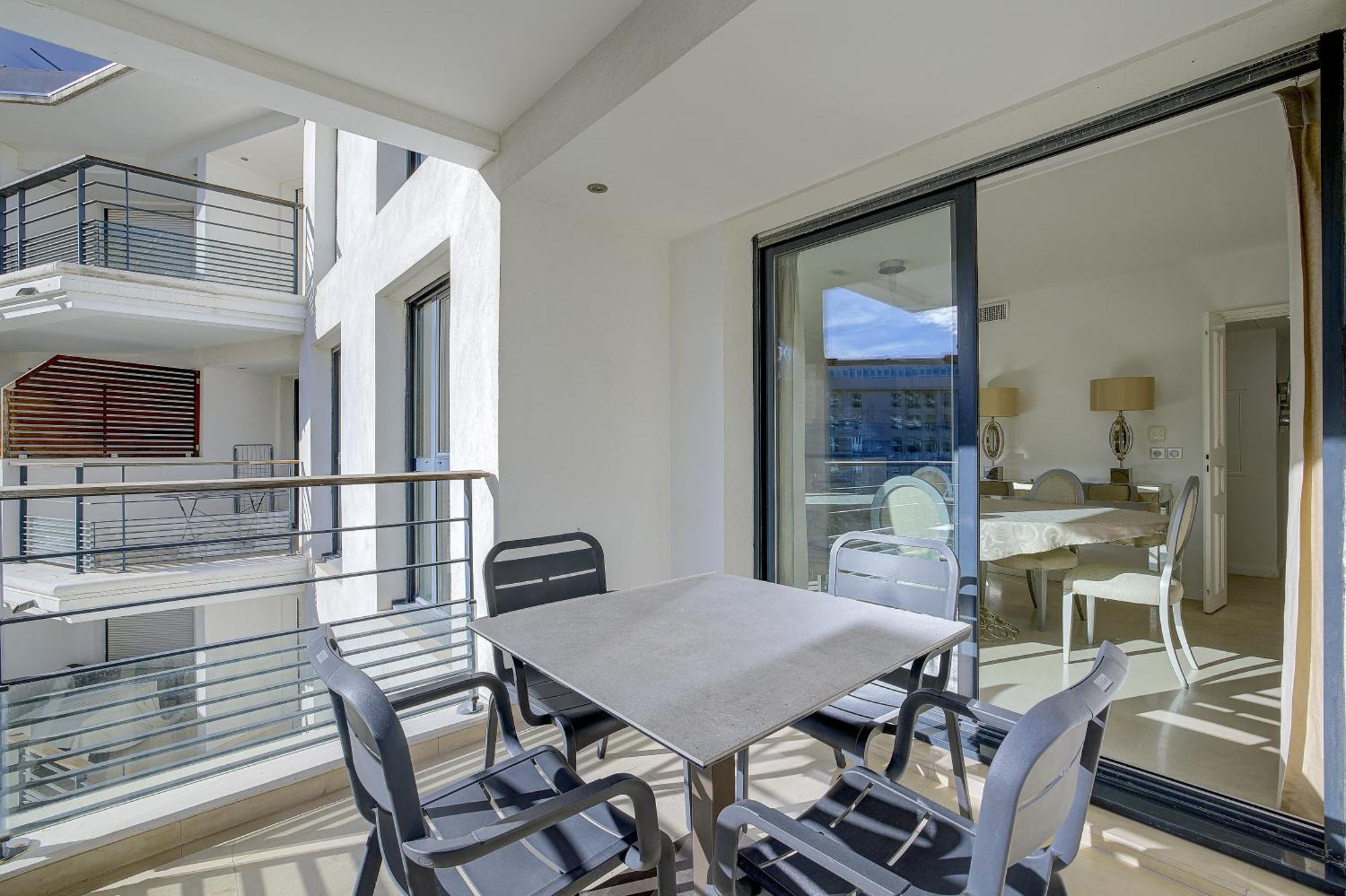 Carlton Riviera كان المظهر الخارجي الصورة