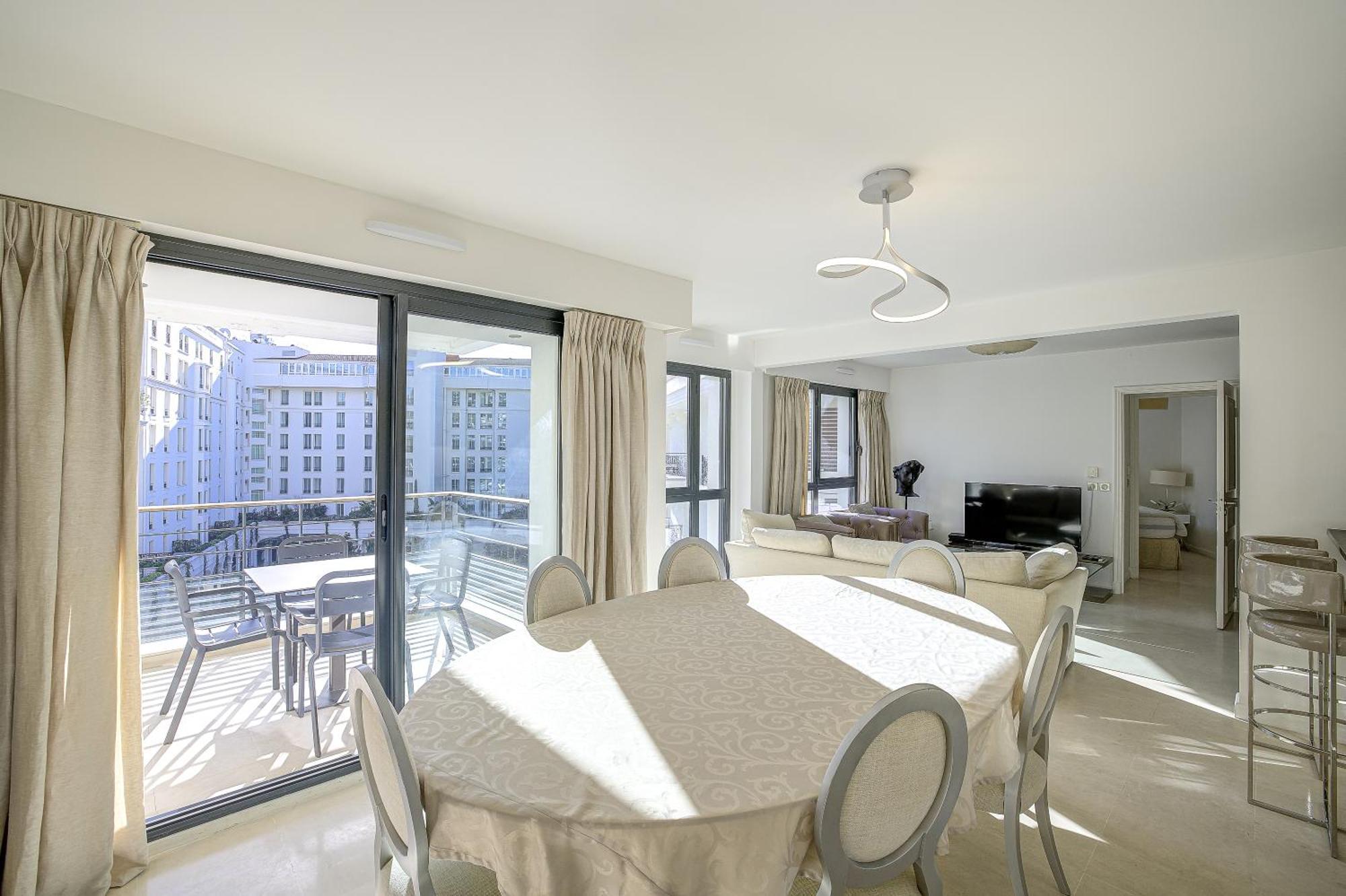 Carlton Riviera كان المظهر الخارجي الصورة