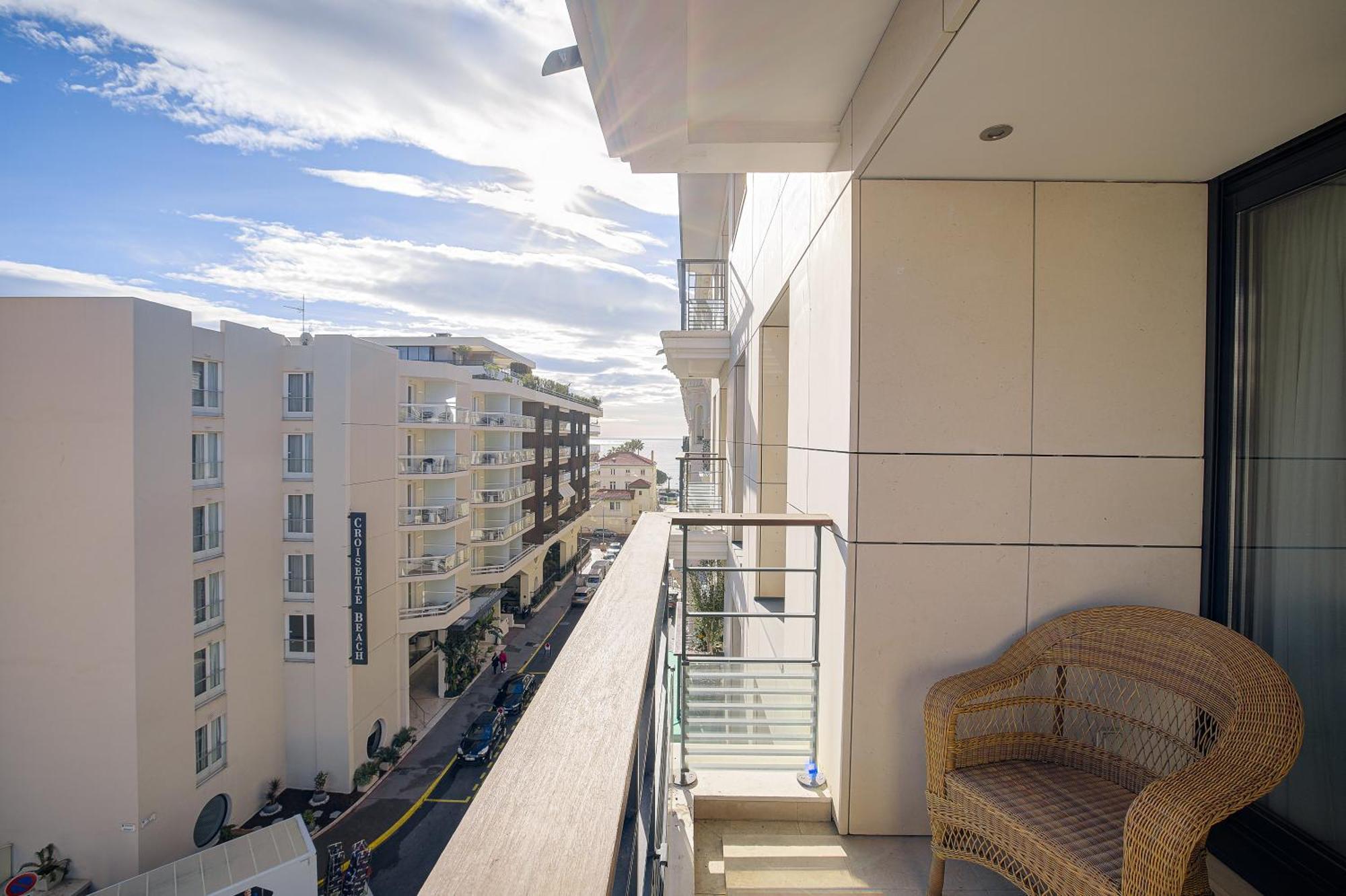 Carlton Riviera كان المظهر الخارجي الصورة