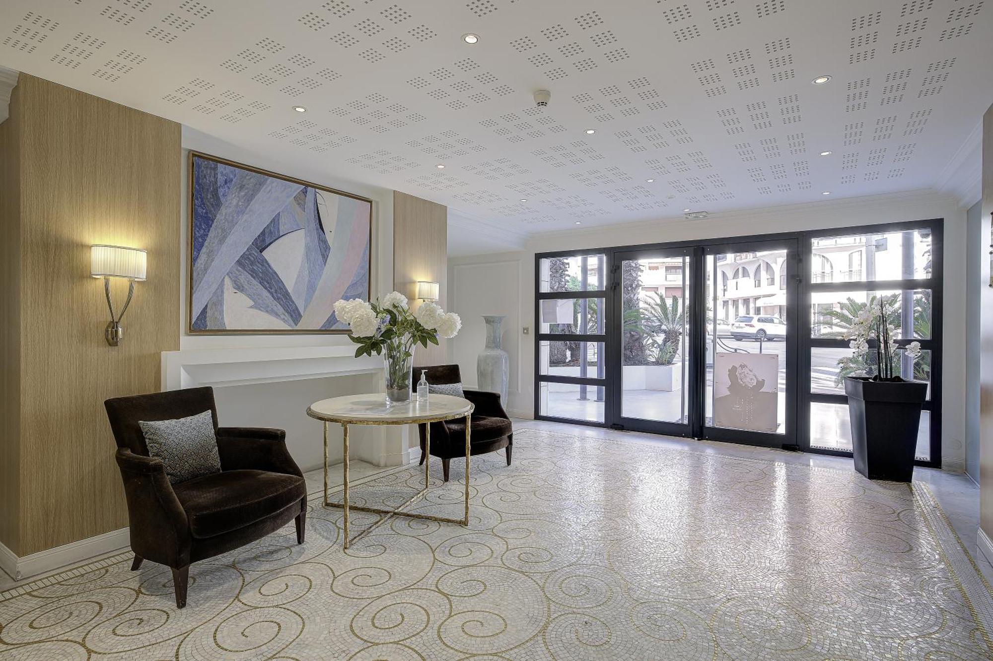 Carlton Riviera كان المظهر الخارجي الصورة