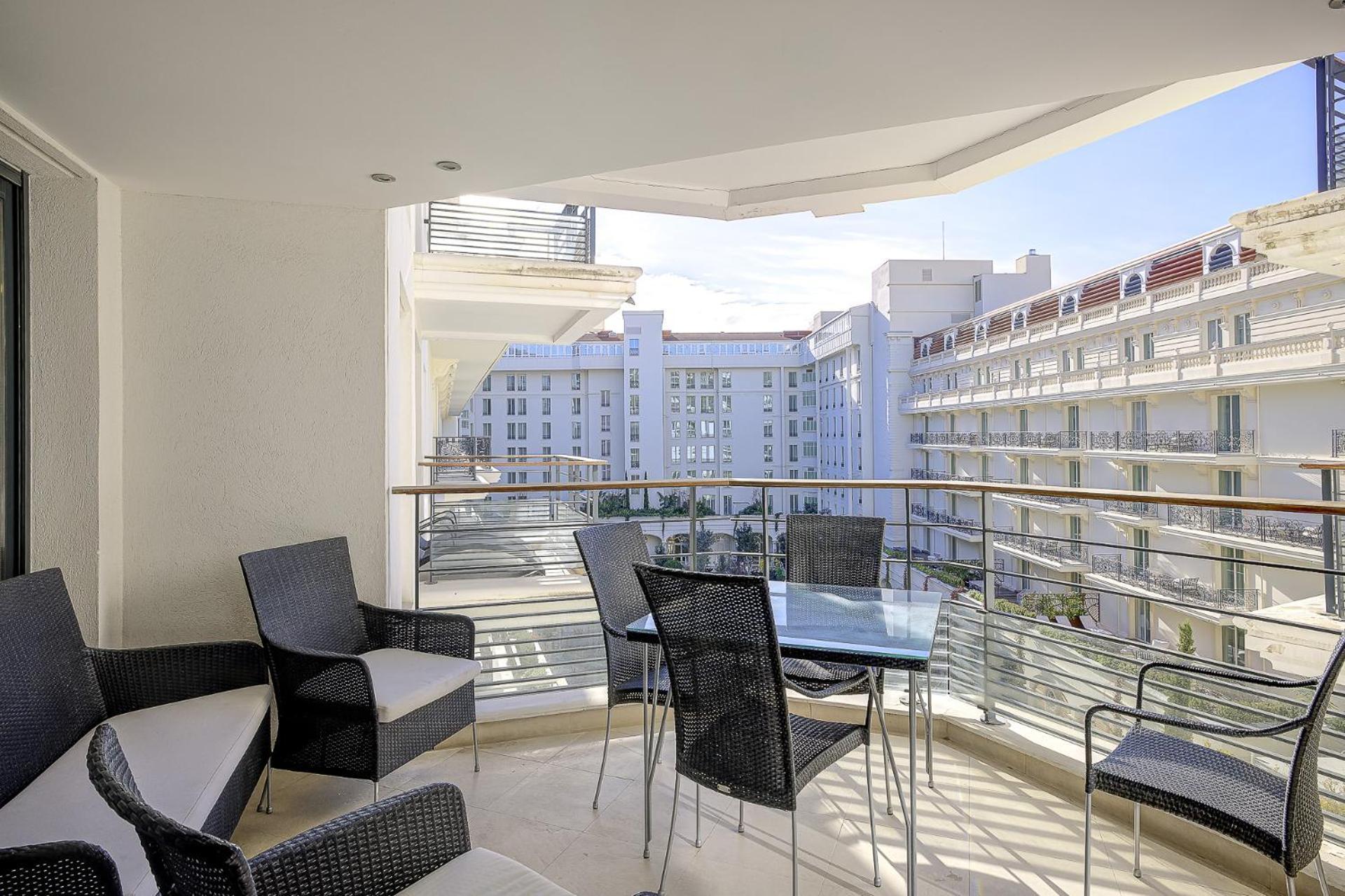 Carlton Riviera كان المظهر الخارجي الصورة